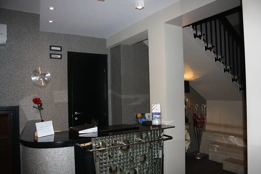 Town House Fontana Di Trevi Bed & Breakfast Rome 3*,  Italy