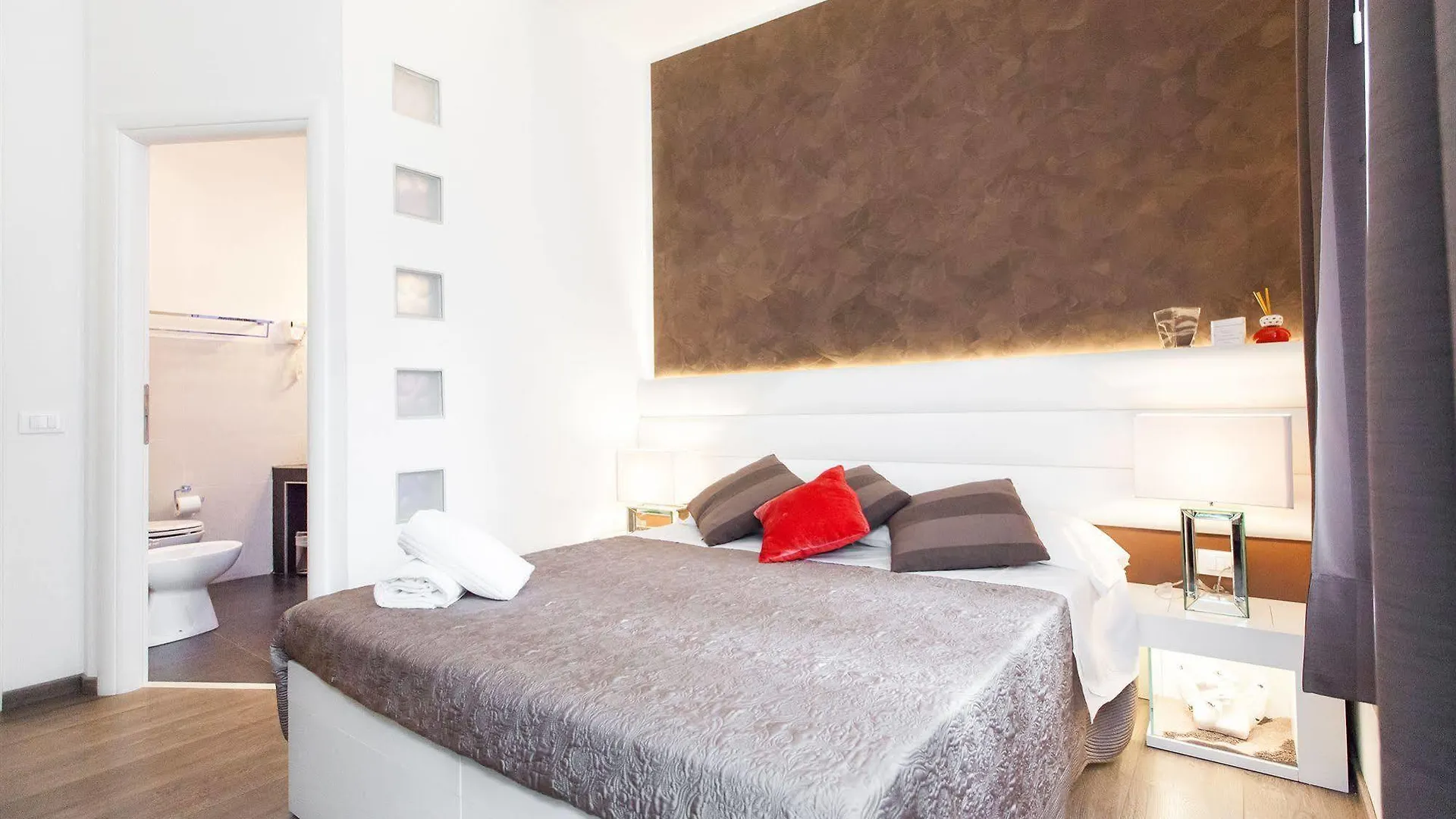 Town House Fontana Di Trevi Bed & Breakfast Rome Italy